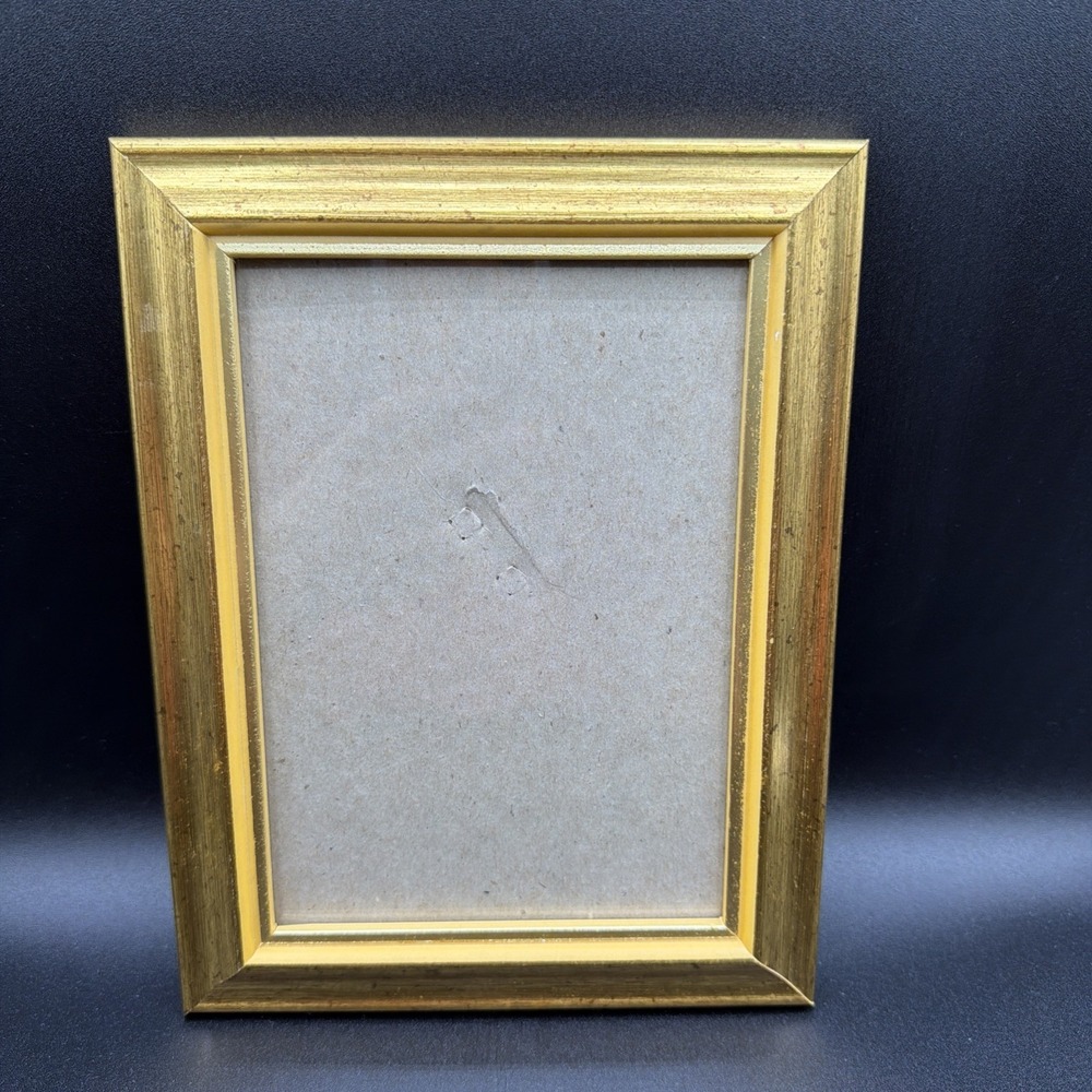 Vintage Traditional Gold Painted Wooden Picture Frame 9x7